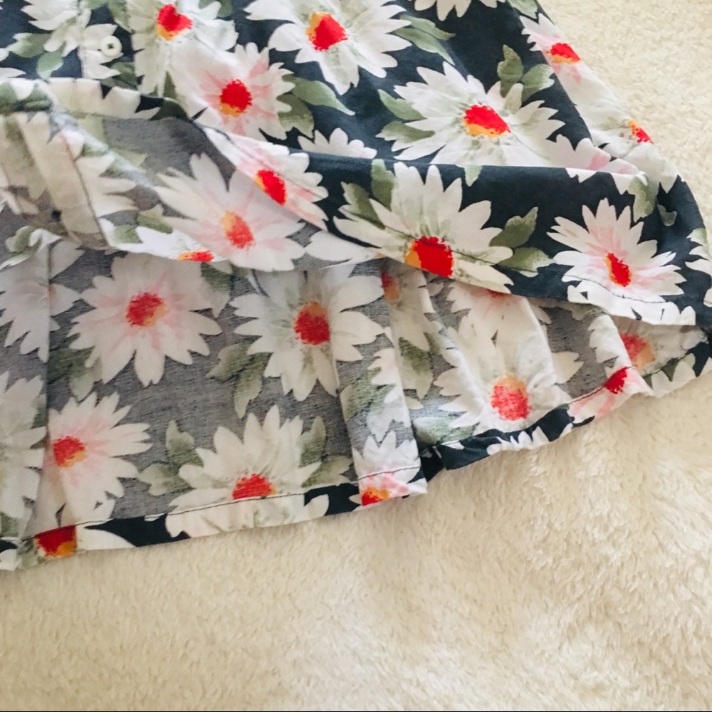 $5 W/ BUNDLE Hollister Dark Green Floral Skirt - Picture 5 of 8
